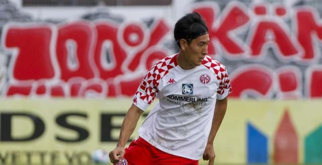 开云体育平台在哪里注册-韩国名将结束10年旅欧生涯 美因茨欲引李在城顶替